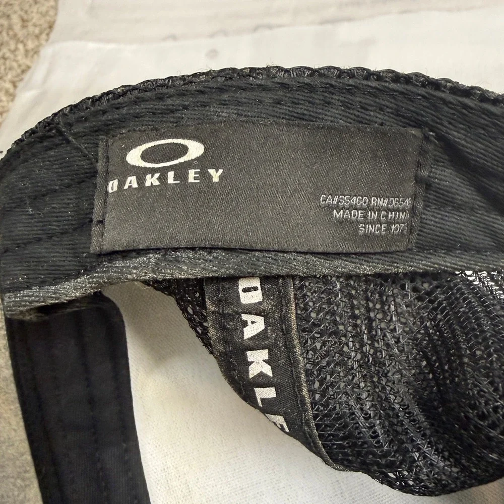 Oakley‎ Classic Mid Trucker Hat OSFA Gray Black Mesh Snapback Adjustable Logo